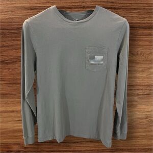 Vineyard Vines Men’s Olive Green American Flag LS T-Shirt. Small